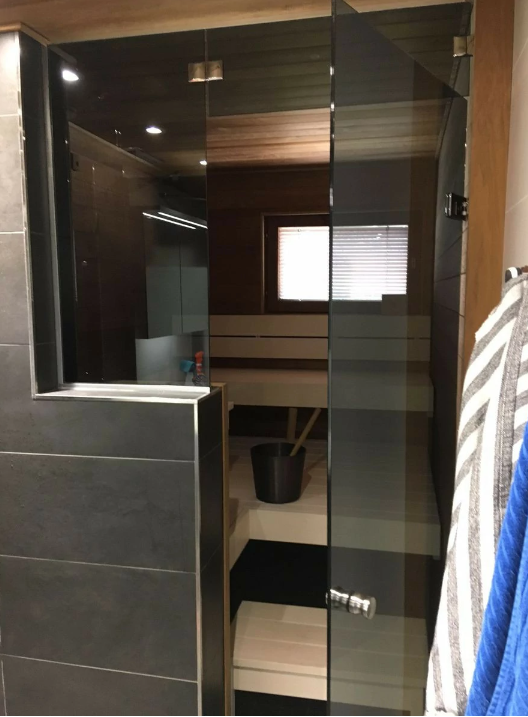 Saunan lasiseinä, ovi + ikkuna