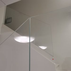 Tolpaton lasikaide sisälle ja ulos