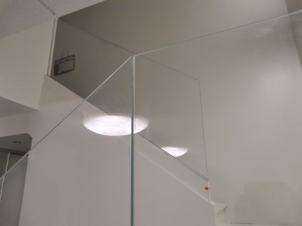 Tolpaton lasikaide sisälle ja ulos