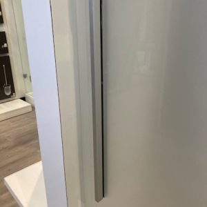 Pitkä lasiliukuoven vedin